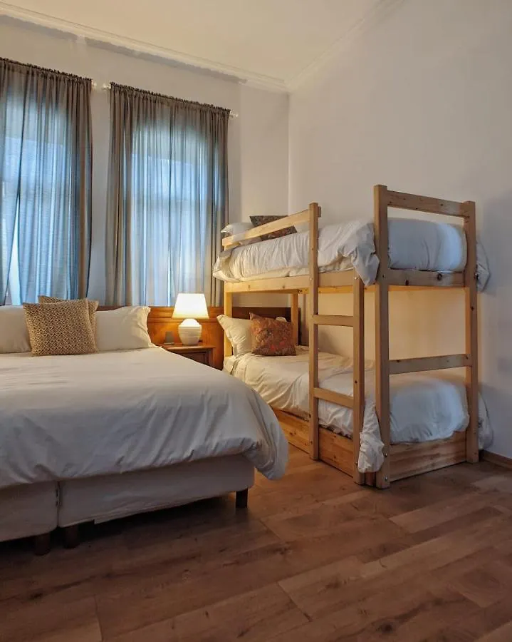 Seven Cafe & Hotel 포그라데츠 B&B