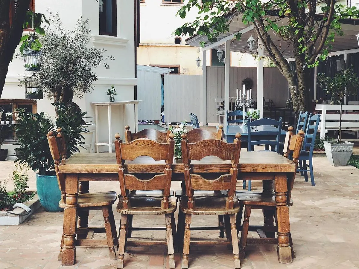 Seven Cafe & Hotel 포그라데츠 0*,  알바니아