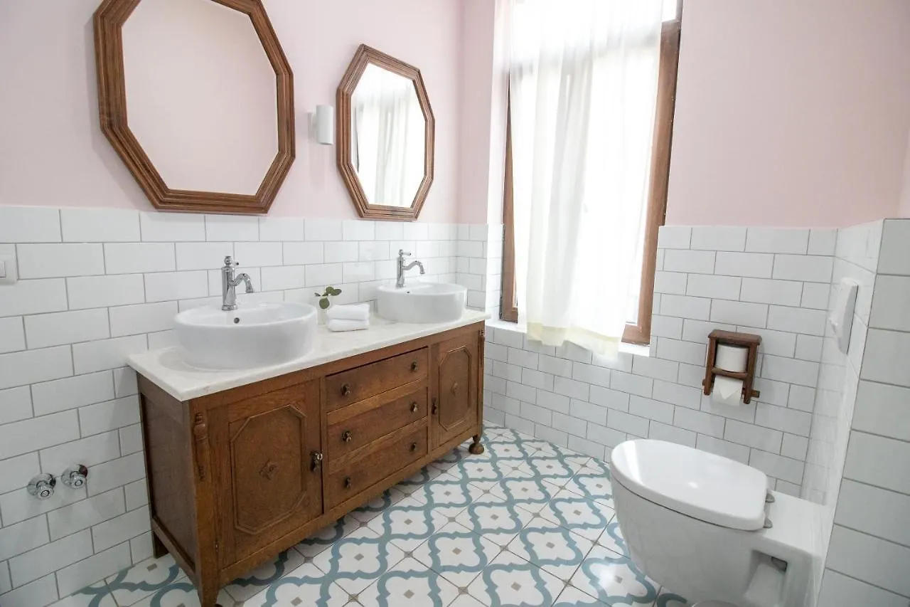 Seven Cafe & Hotel Πόγραδετς Bed and Breakfast