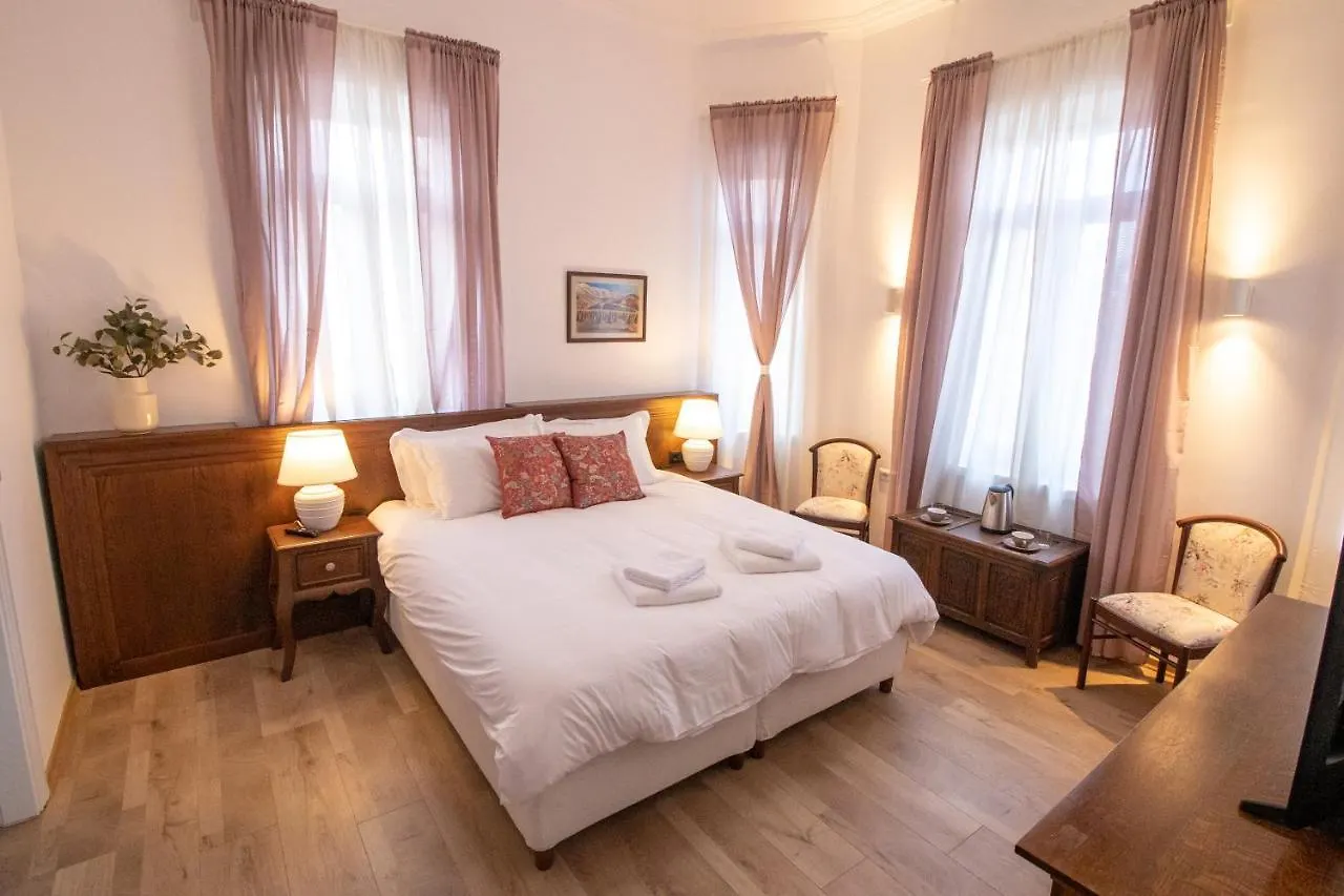 Bed and Breakfast Seven Cafe & Hotel Πόγραδετς