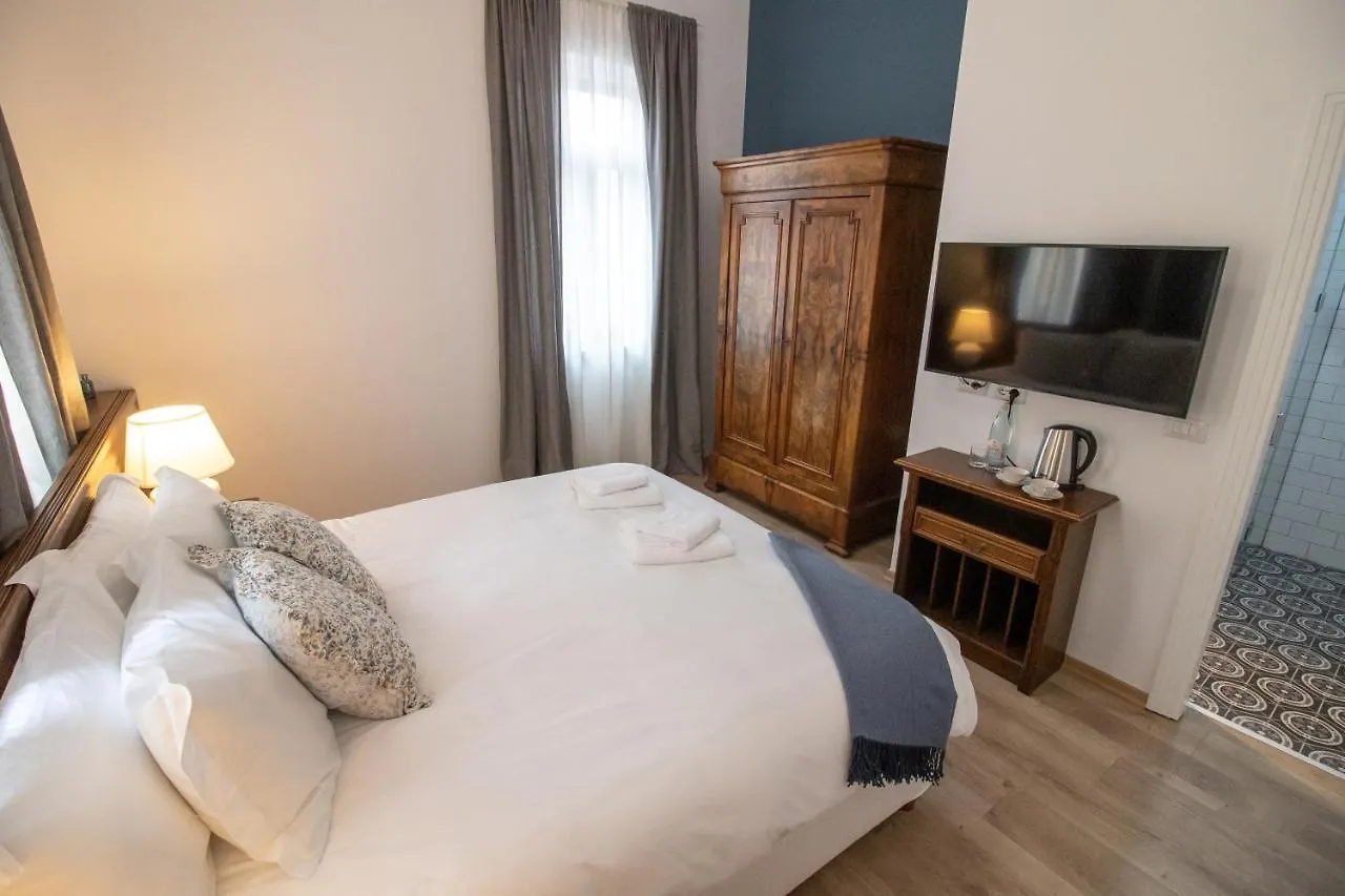 Seven Cafe & Hotel Pogradec