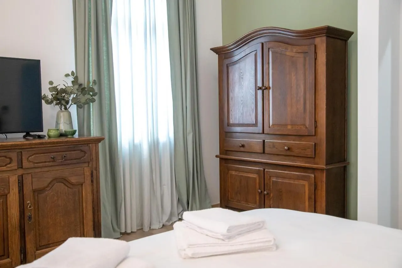Bed & Breakfast Seven Cafe & Hotel Pogradec