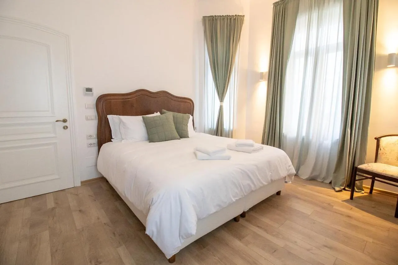Seven Cafe & Hotel Pogradec Bed & Breakfast